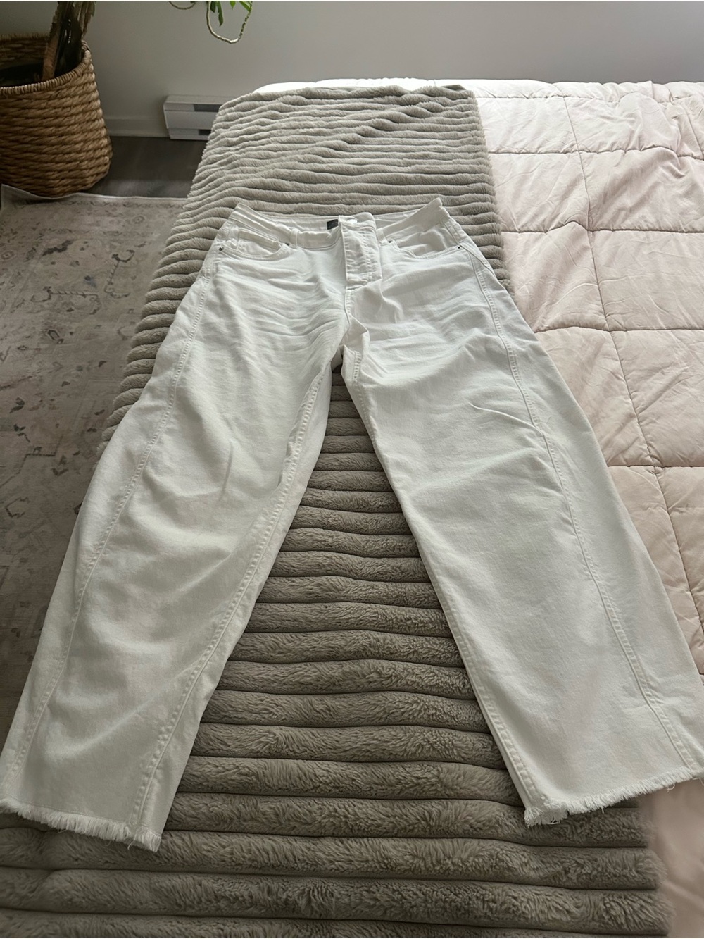 White Women's Barrel Leg Jeans mint velvet